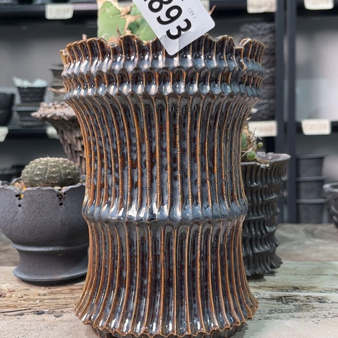 陶 口11.5高18瑕疵