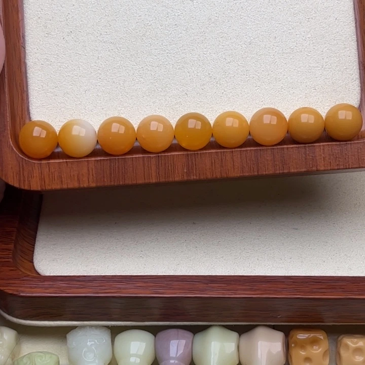 未镶嵌石英质玉（缅黄）珠宝半成品