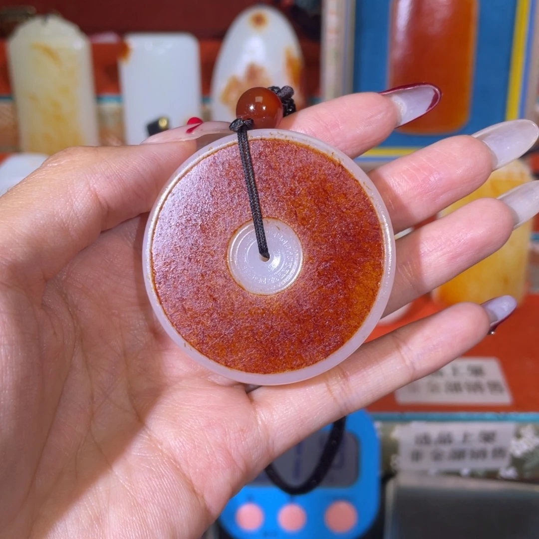 寒***。和田玉未镶嵌把件