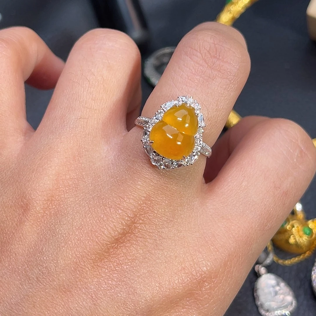 翡翠18K金镶嵌戒指葫芦