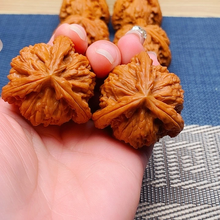 航***吊坠文玩核桃三棱