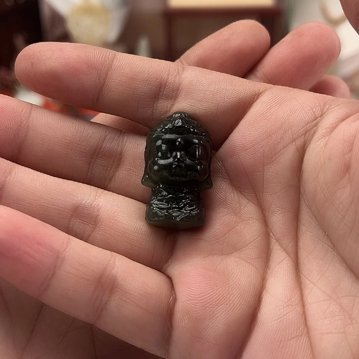 颈饰未镶嵌和田玉宝宝佛（小裂）