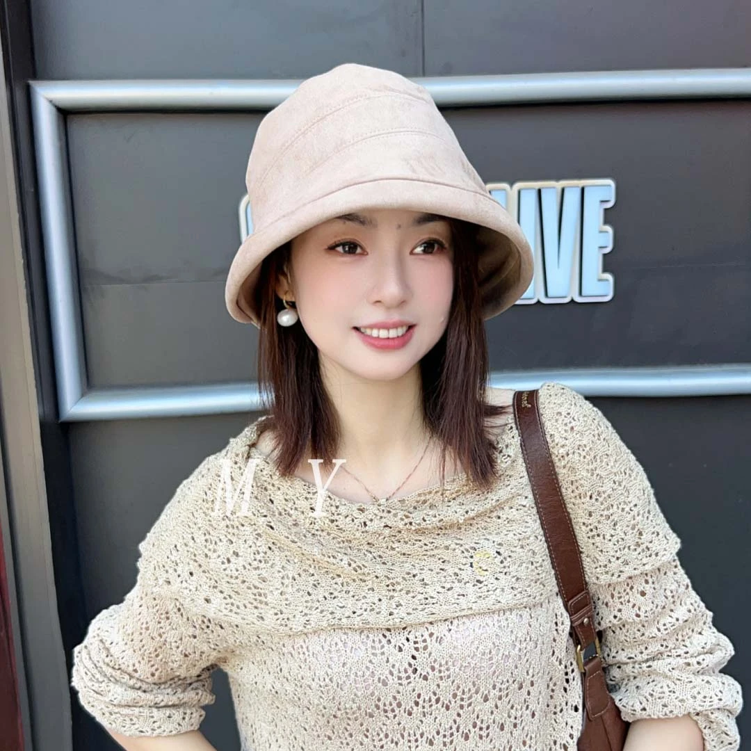 时尚纯色麂皮绒女休闲百搭秋冬显脸小保暖