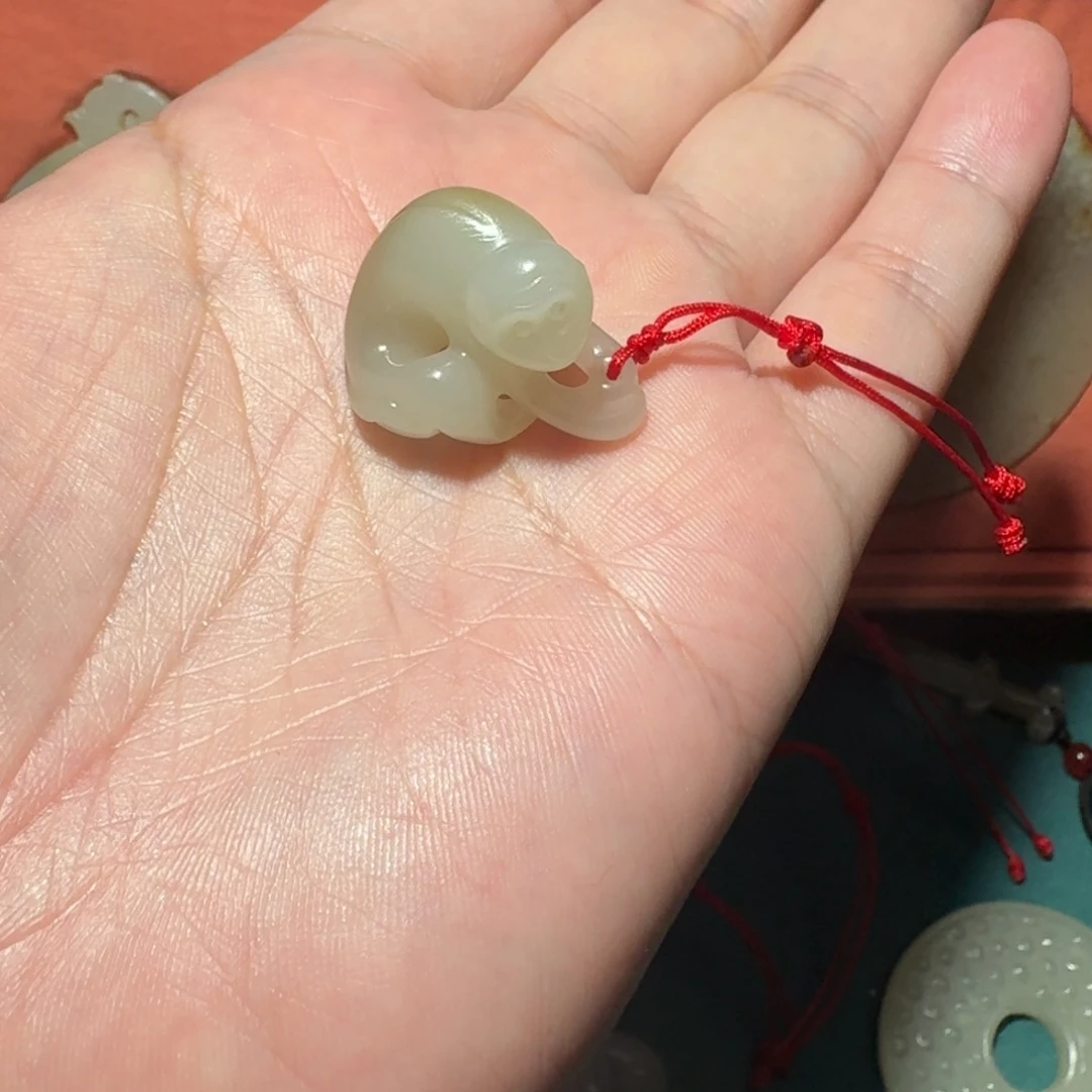 雨***手颈饰未镶嵌和田玉
