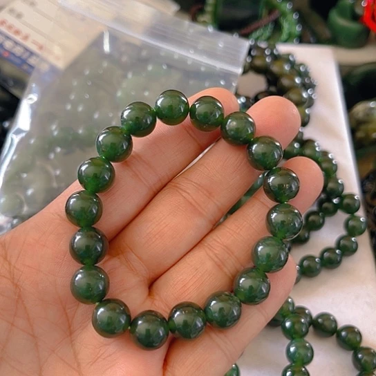 蛇纹石玉颈饰未镶嵌?****狂
