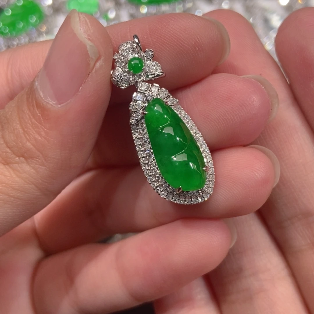 翡翠18K金镶嵌颈饰天然缅甸A货翡翠