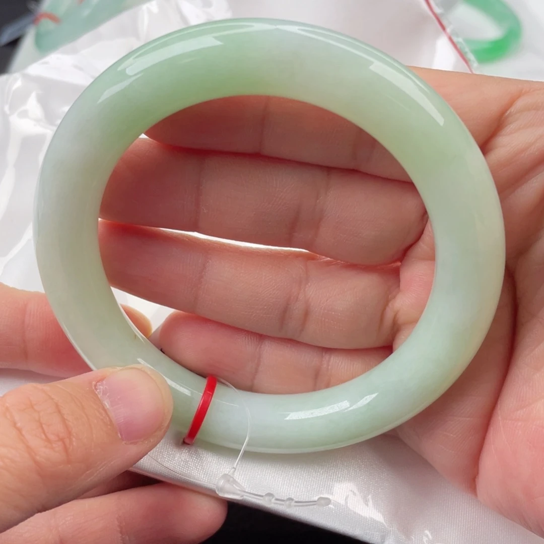 翡翠手镯未镶嵌59圈口