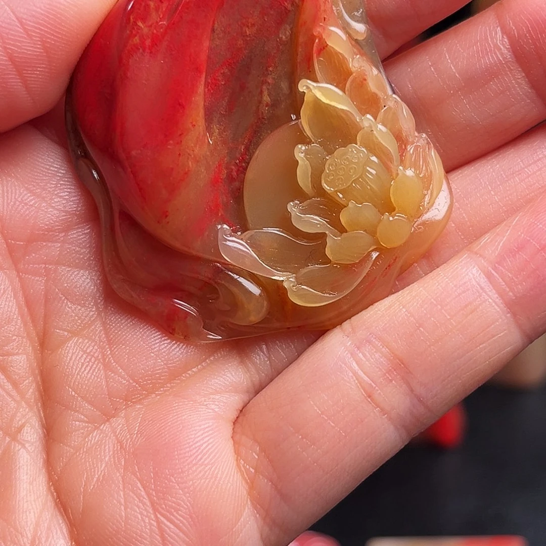 巴林石其他大**狐鸡血石挂件