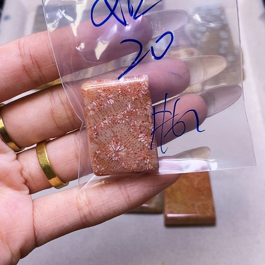 查罗石合金颈饰如**见