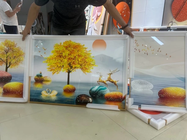 简约沙发背景墙挂画大气山水壁画