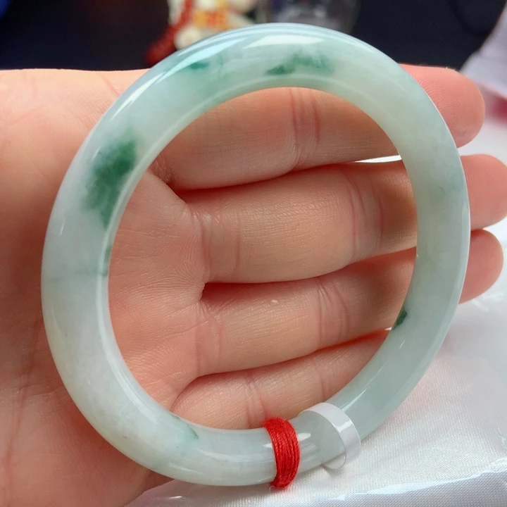 翡翠手镯未镶嵌54圈
