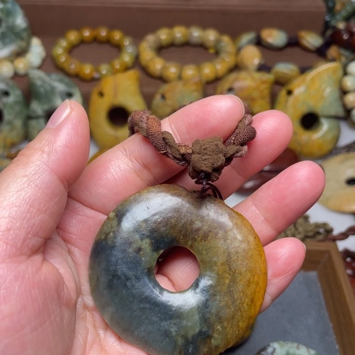 未镶嵌岫岩河磨玉（透闪石质玉）珠宝奇石天**鑫