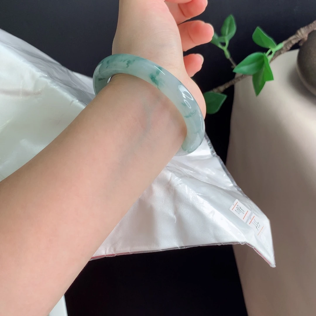 翡翠手镯未镶嵌，27号圆条