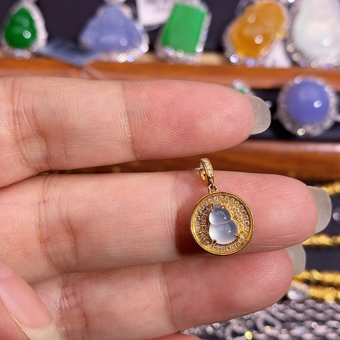 翡翠18K金镶嵌颈饰