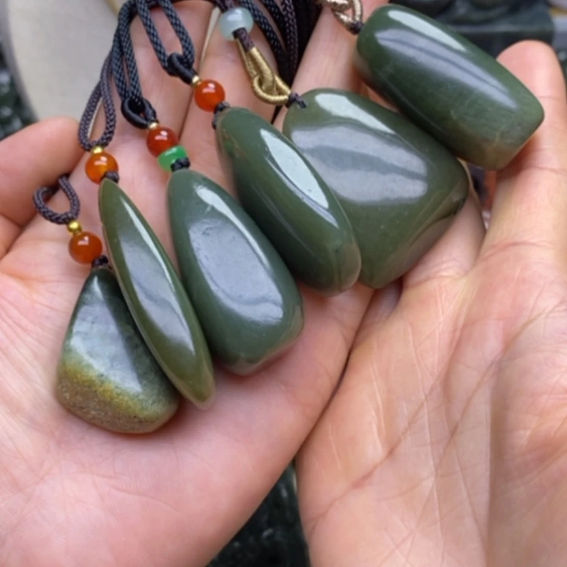 【闪购商品】未镶嵌和田玉挂件知*?