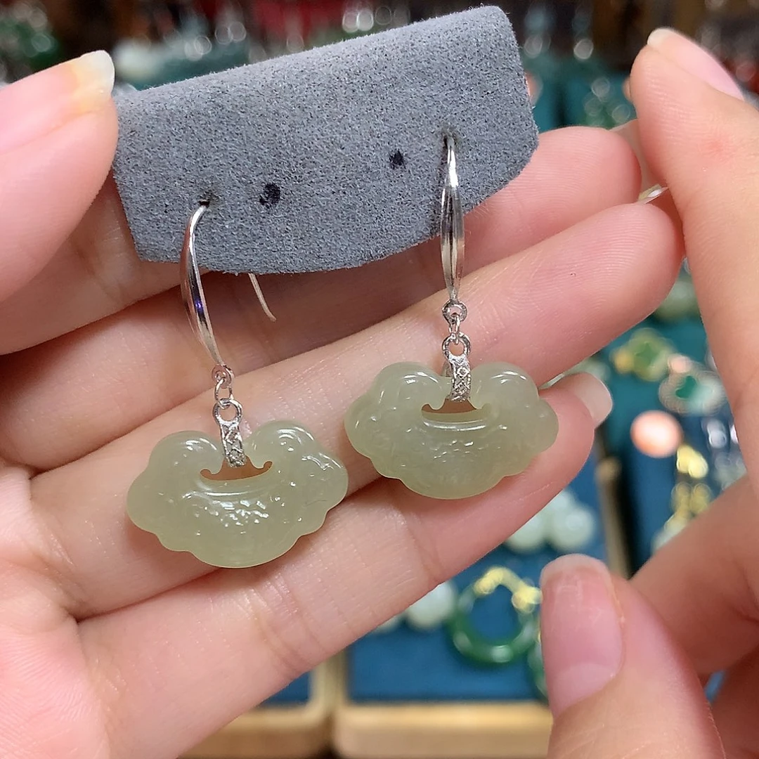 和田玉银S925镶嵌耳饰如意卡20左右