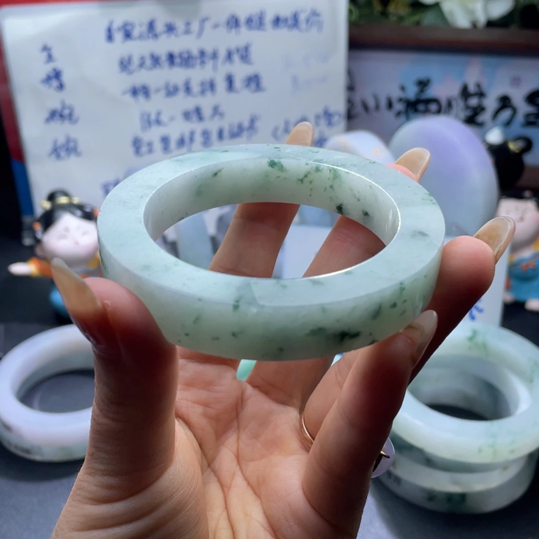 莲***花定制翡翠未镶嵌翡翠