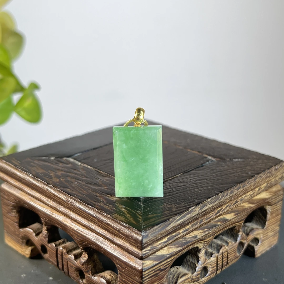 JYB13-84  天然缅甸A货翡翠  18K扣头无事牌