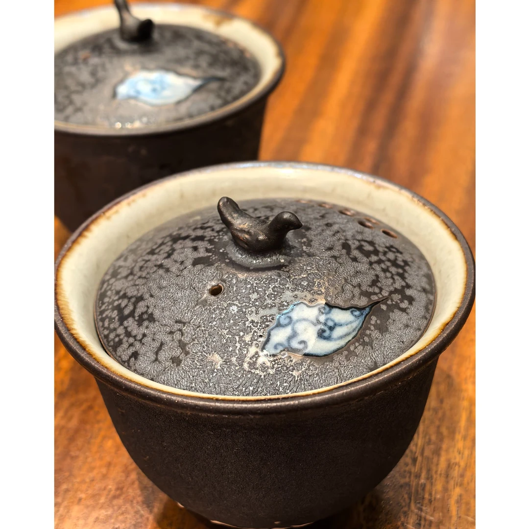 宋风玄鸟柴窑点缀青花盖碗一对（两只）