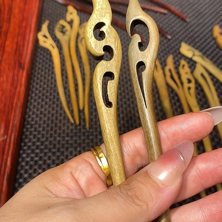木￴***￴绿檀发簪