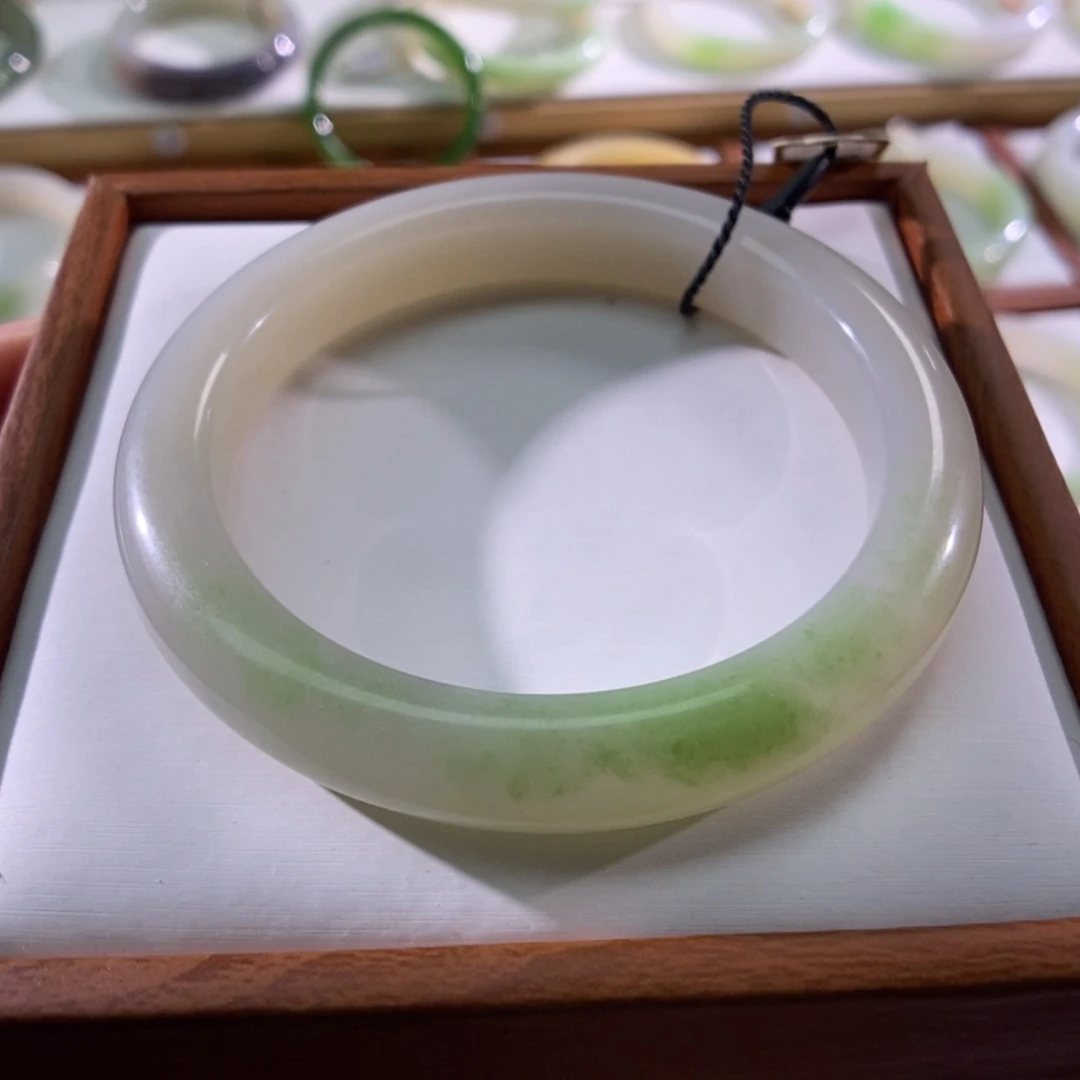 【闪购商品】未镶嵌手镯和田玉（翠青玉）