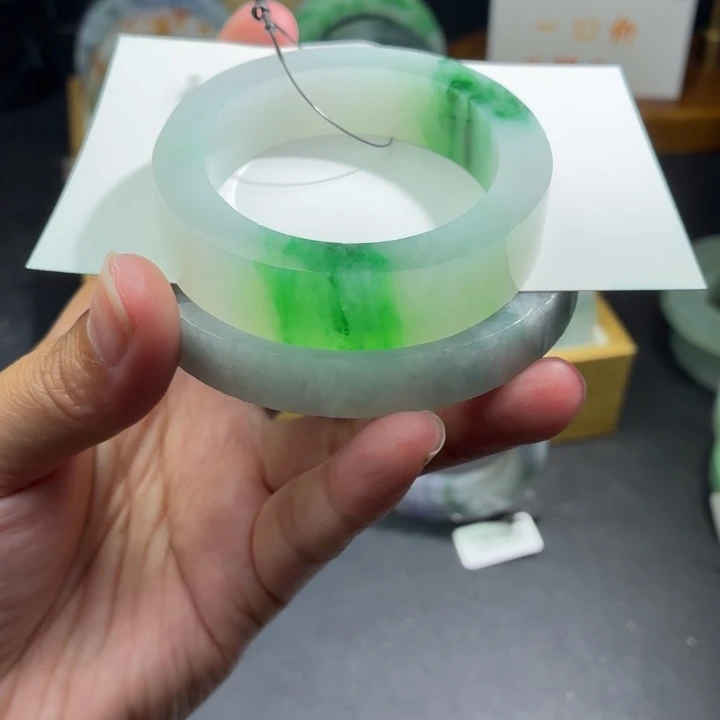 定制翡翠未镶嵌翡翠手镯