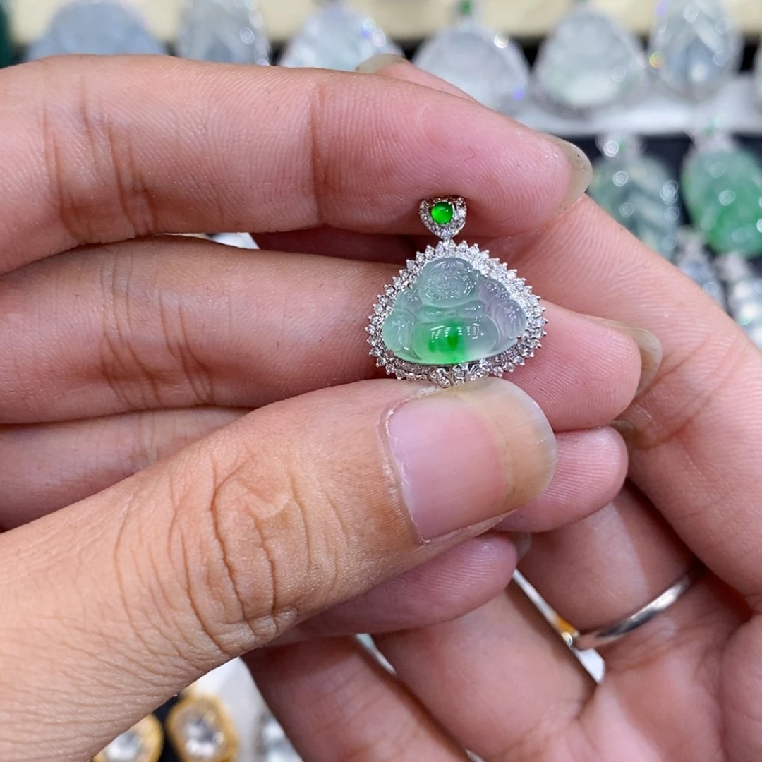 翡翠18K金镶嵌颈饰