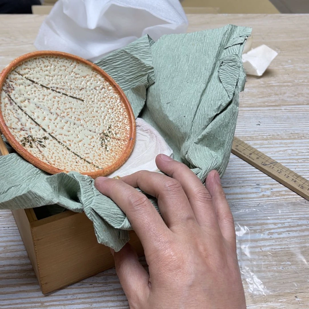 瓷片l****6密密麻麻地排列着一个