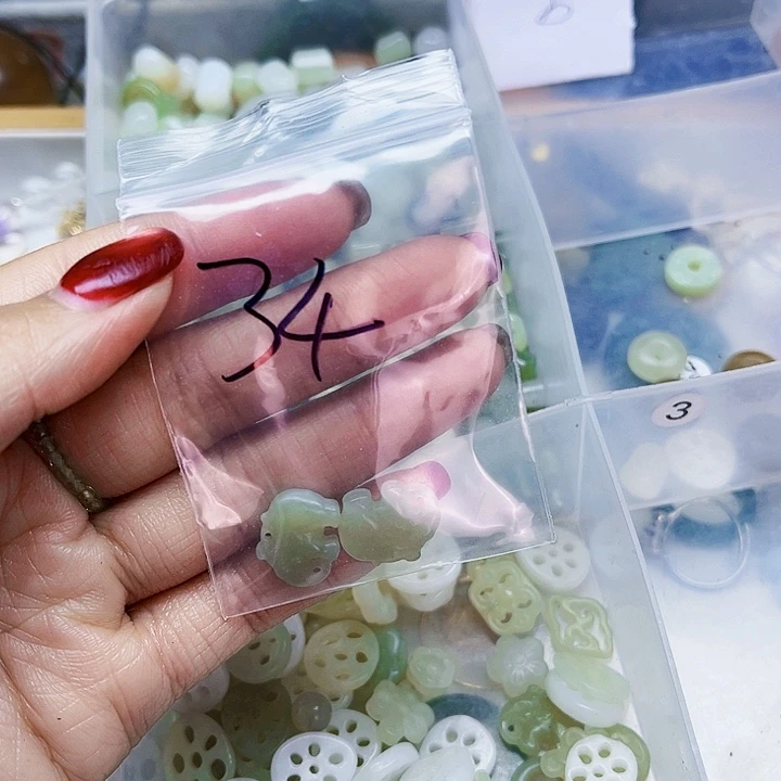 惠***子和田玉（糖玉）未镶嵌珠宝半成品