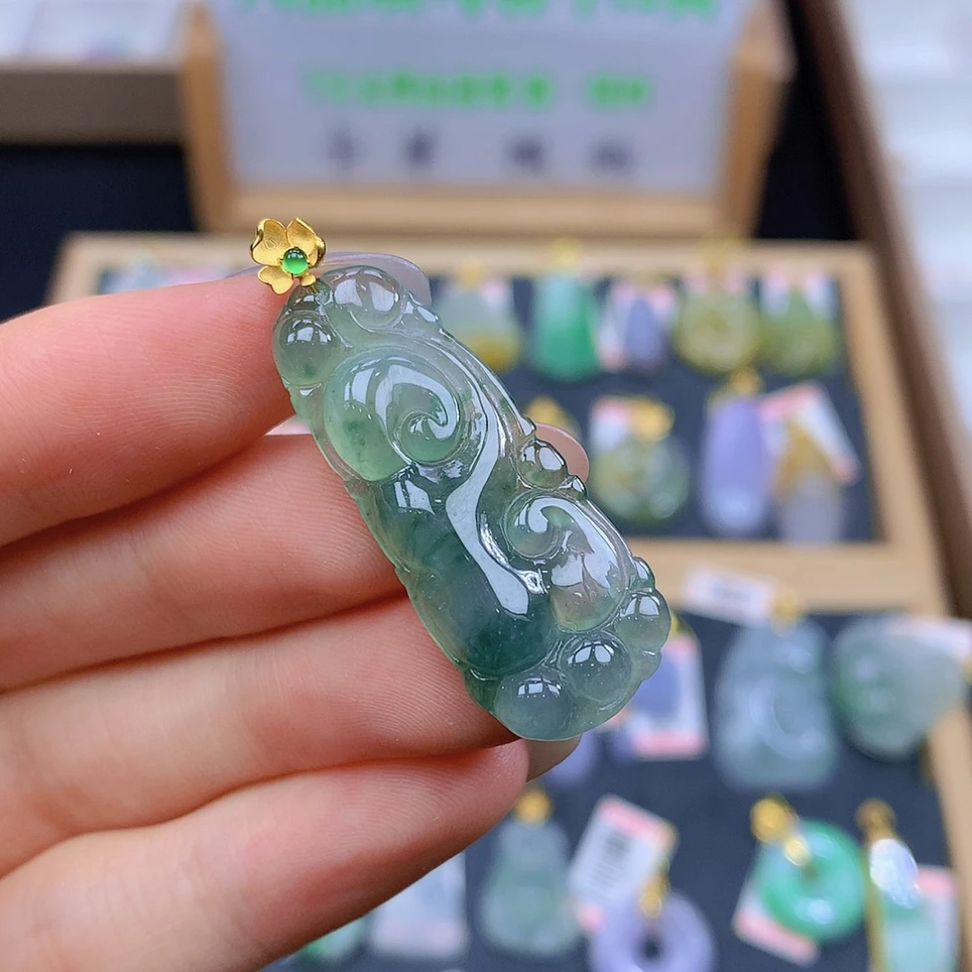 翡翠18K金镶嵌颈饰翡翠