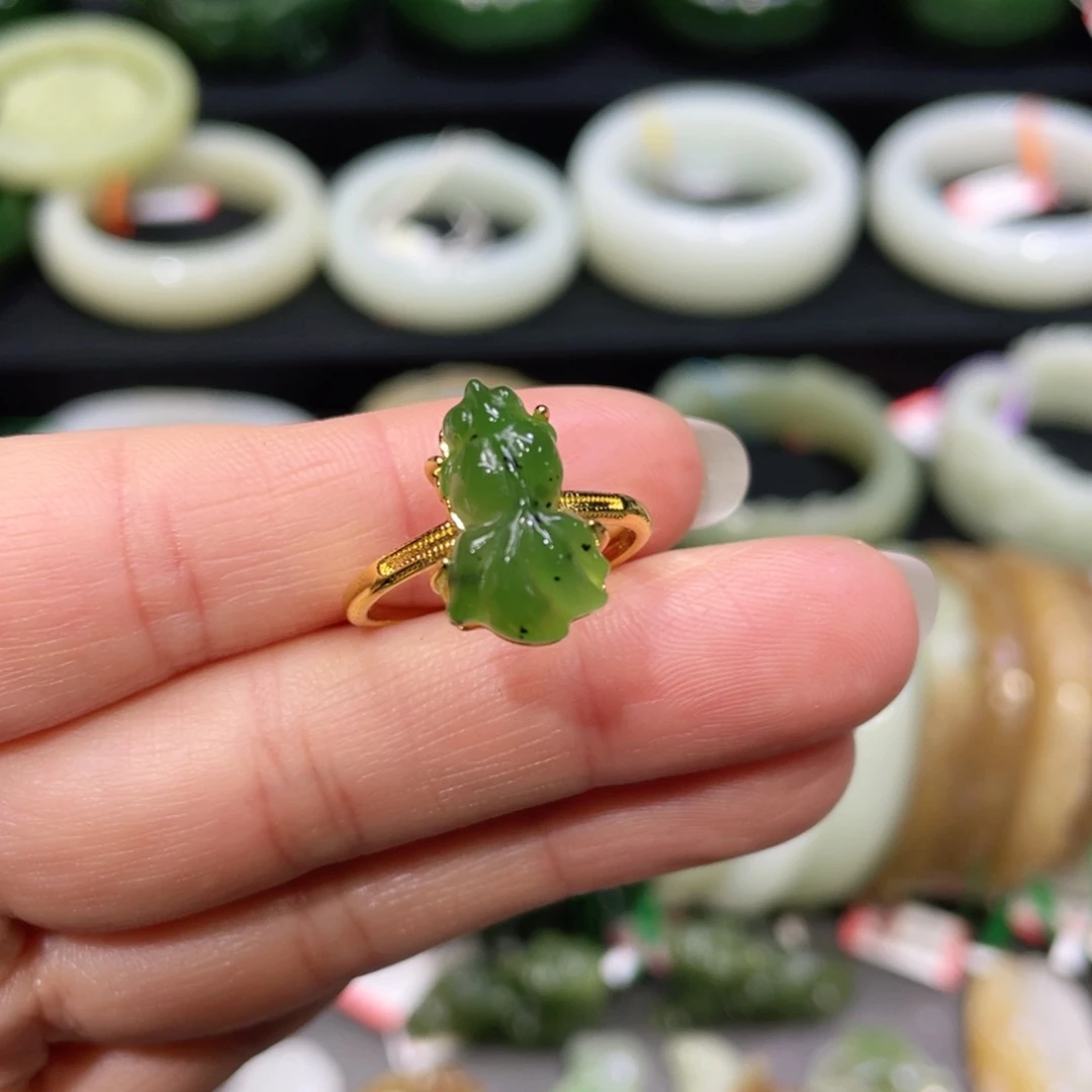 未镶嵌戒指和田玉