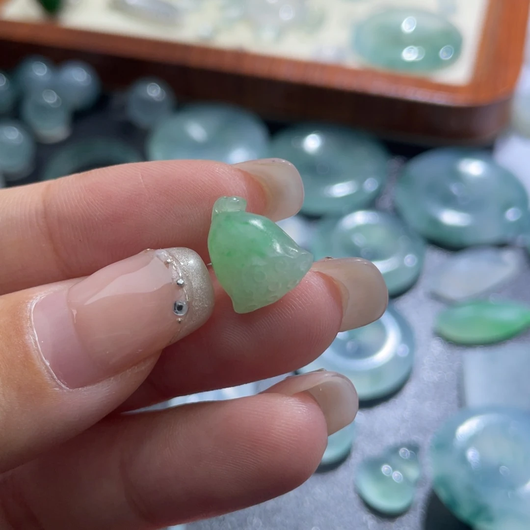 定制翡翠未镶嵌莲蓬