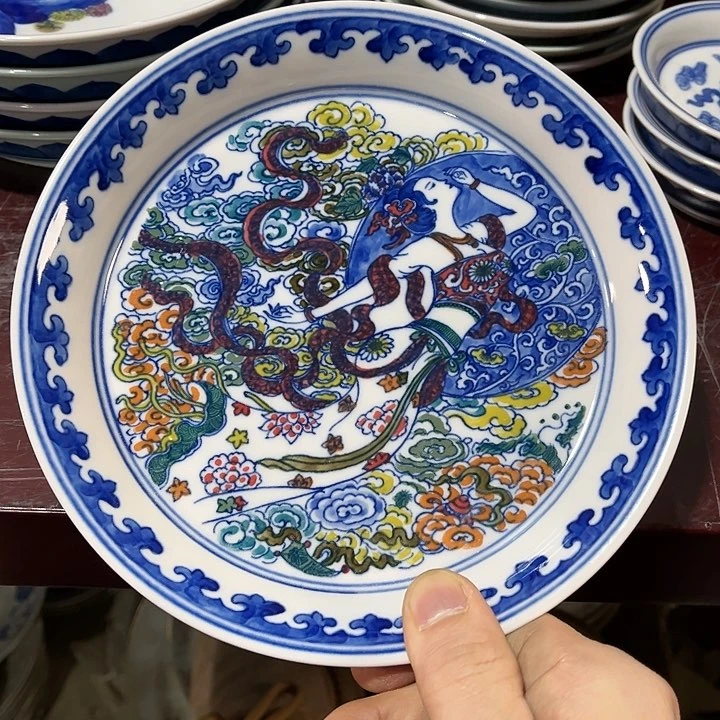 瓷片/////直径19厘米。红西西。