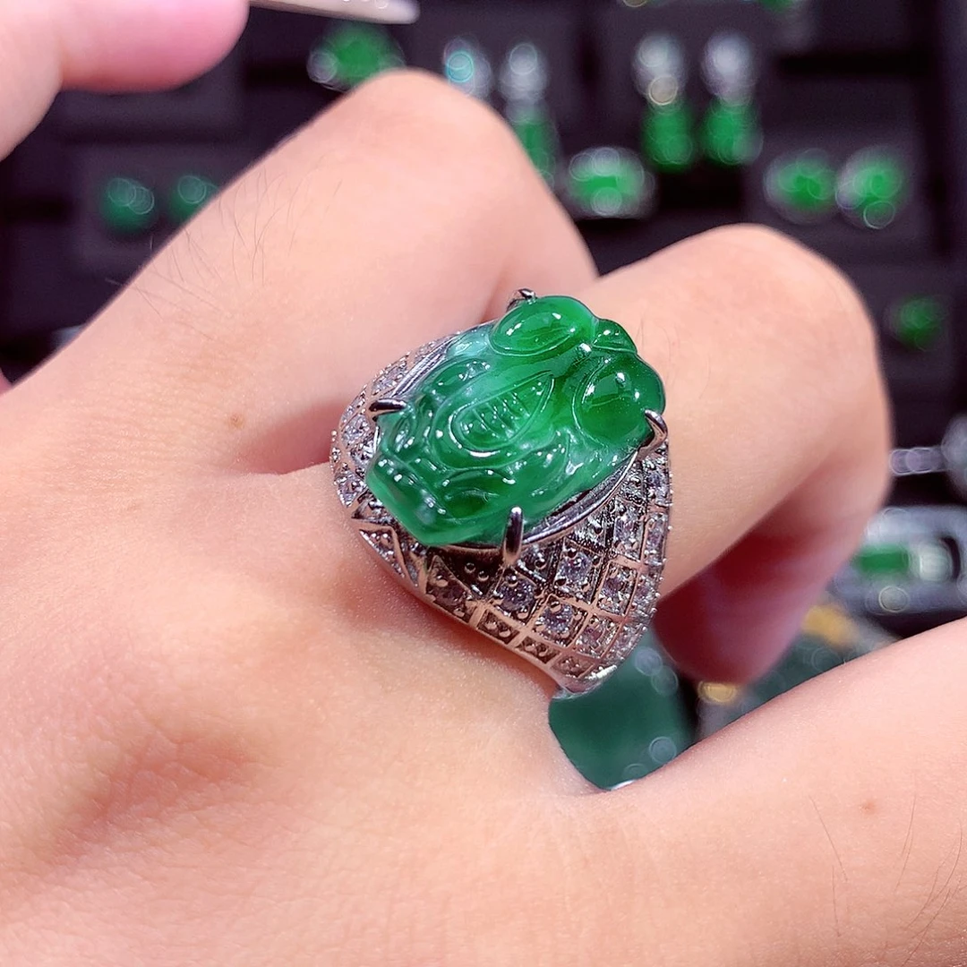 翡翠未镶嵌颈饰挂件