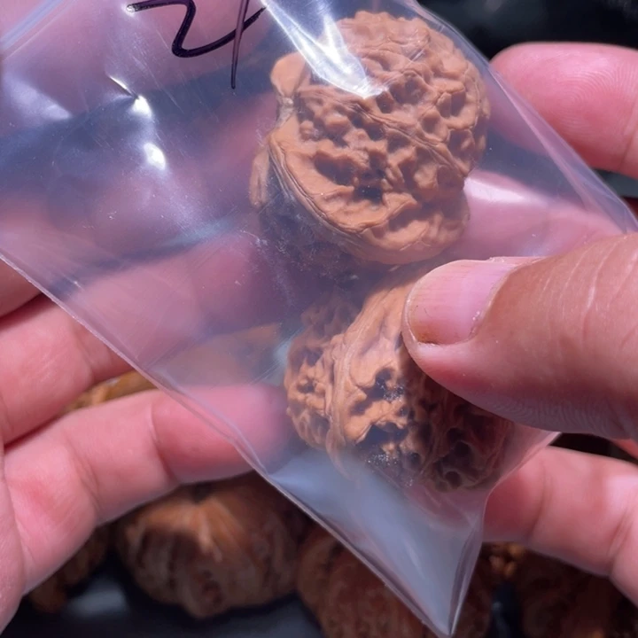晴****文玩核桃吊坠21呃呃呃