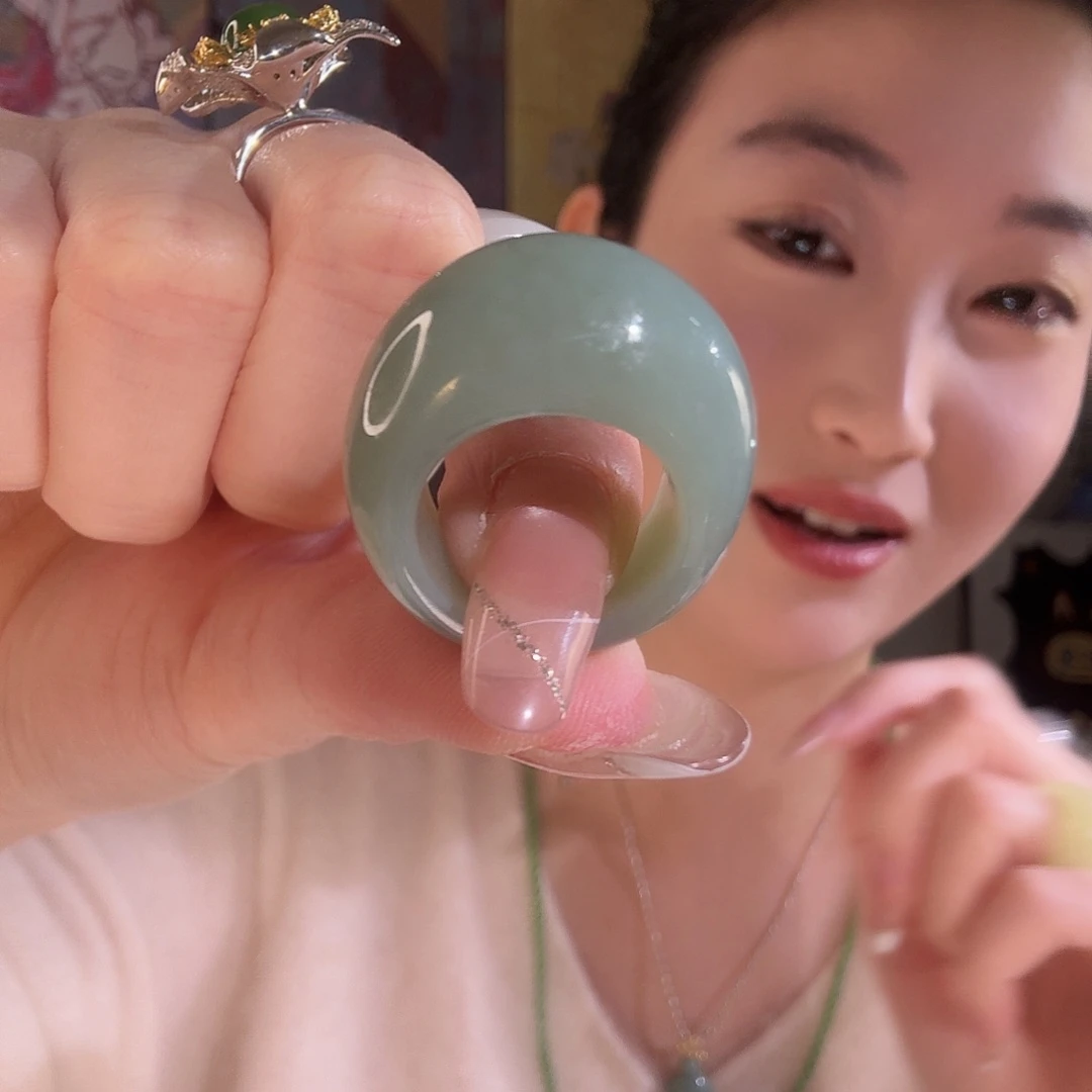 呛***椒和田玉未镶嵌戒指