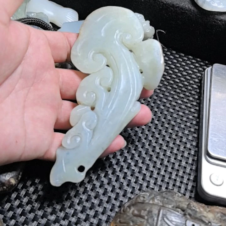 剪***糖和田玉未镶嵌把件