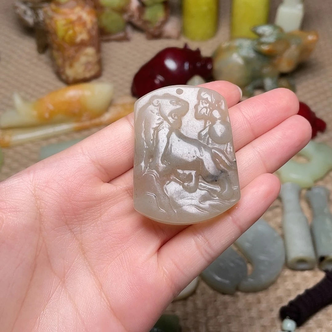 蛇纹石玉未镶嵌颈饰