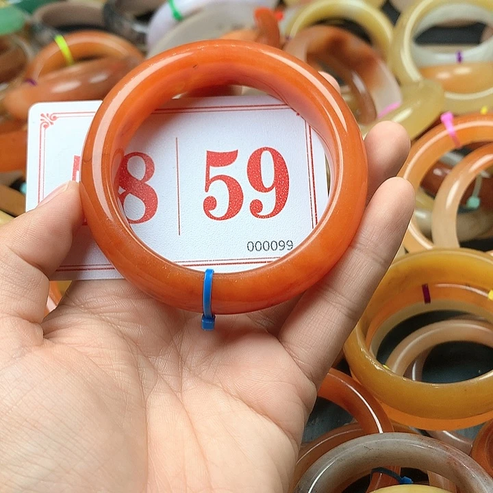 未镶嵌石英质玉（黄龙玉）手镯