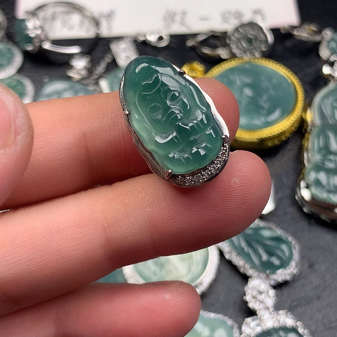 翡翠未镶嵌颈饰象宝