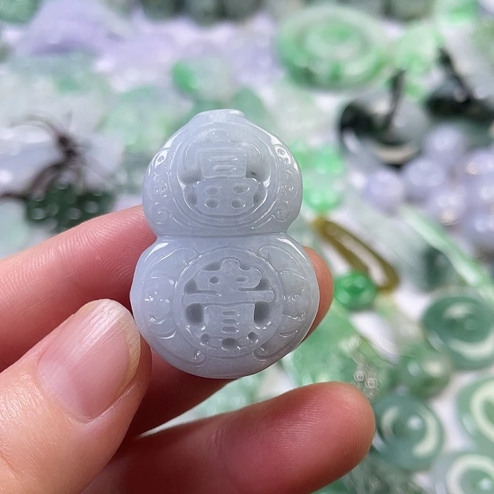 翡翠未镶嵌颈饰葫芦