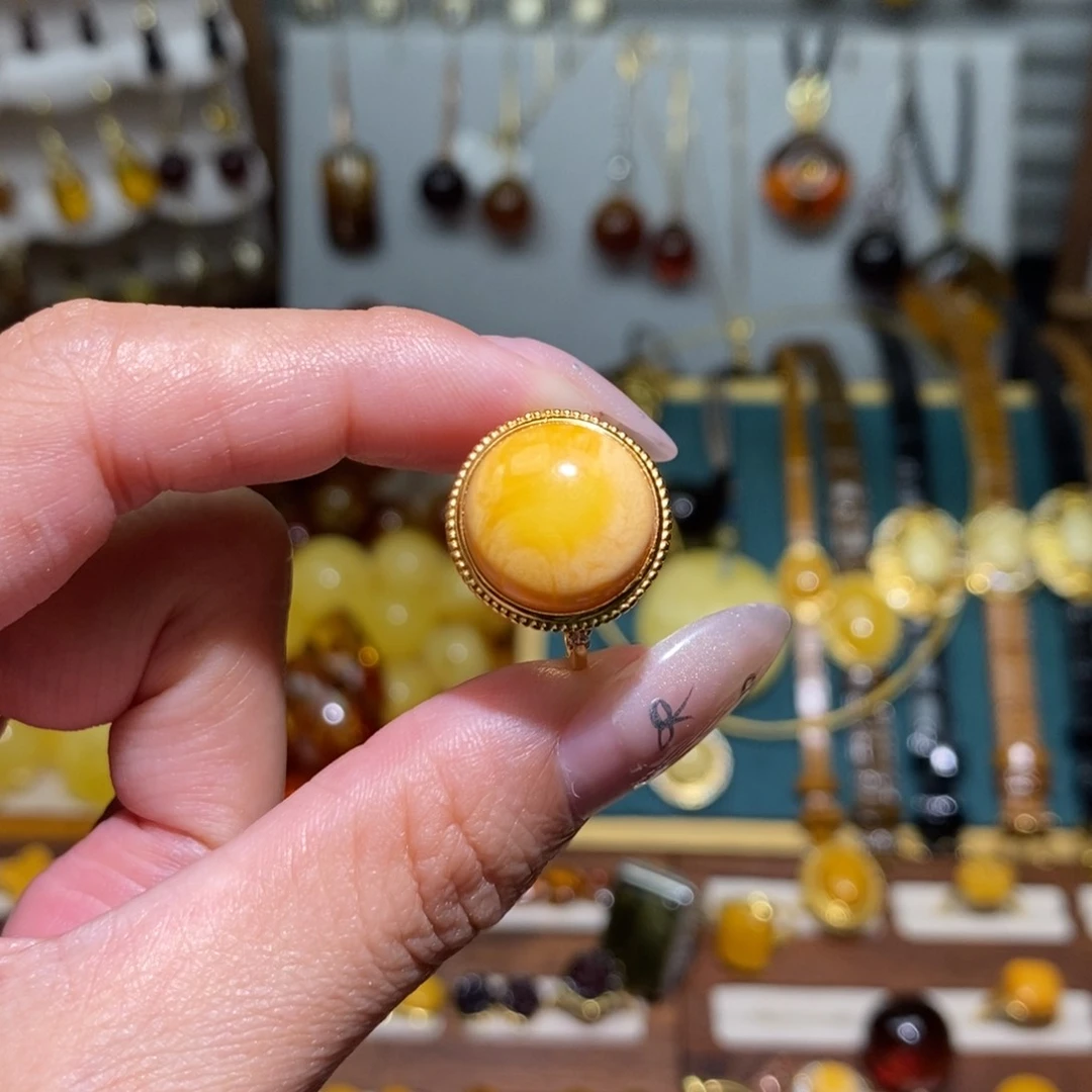 未镶嵌琥珀裸石成品