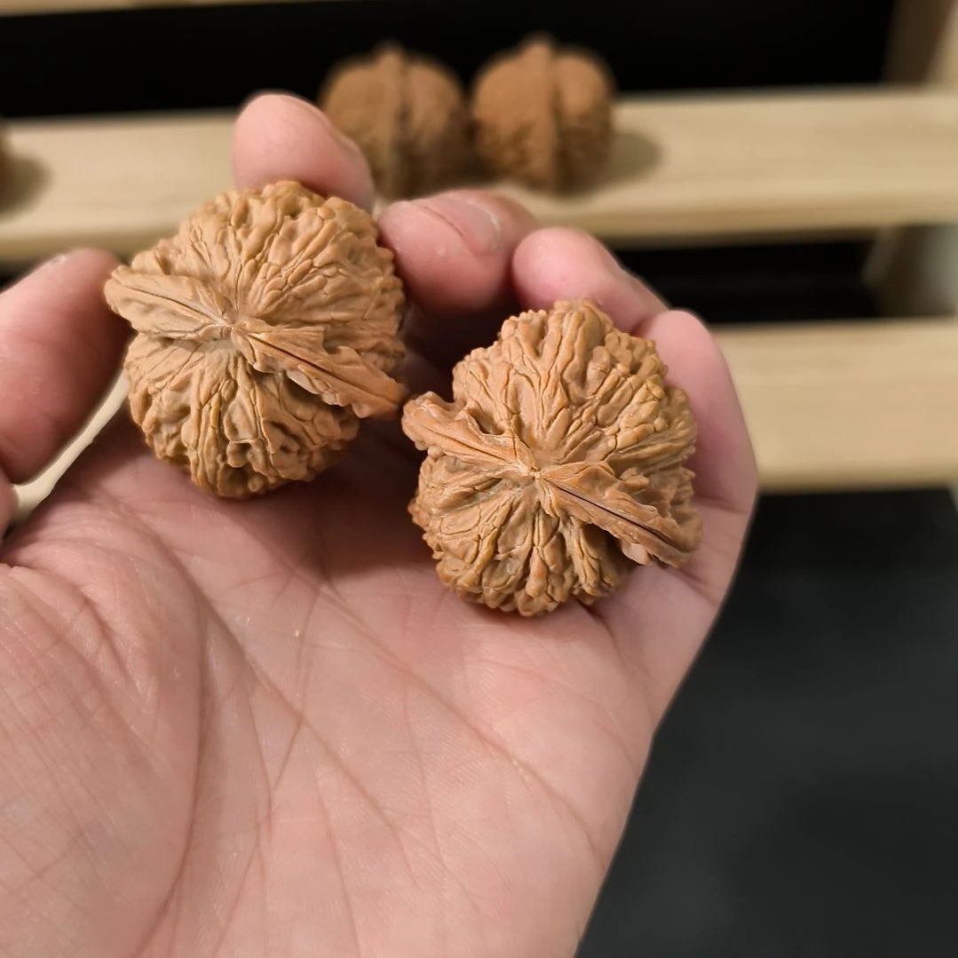 文玩核桃吊坠40白狮子