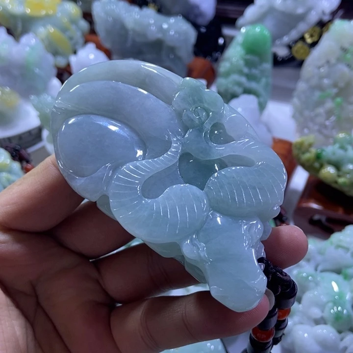 翡翠未镶嵌把件扭转乾坤