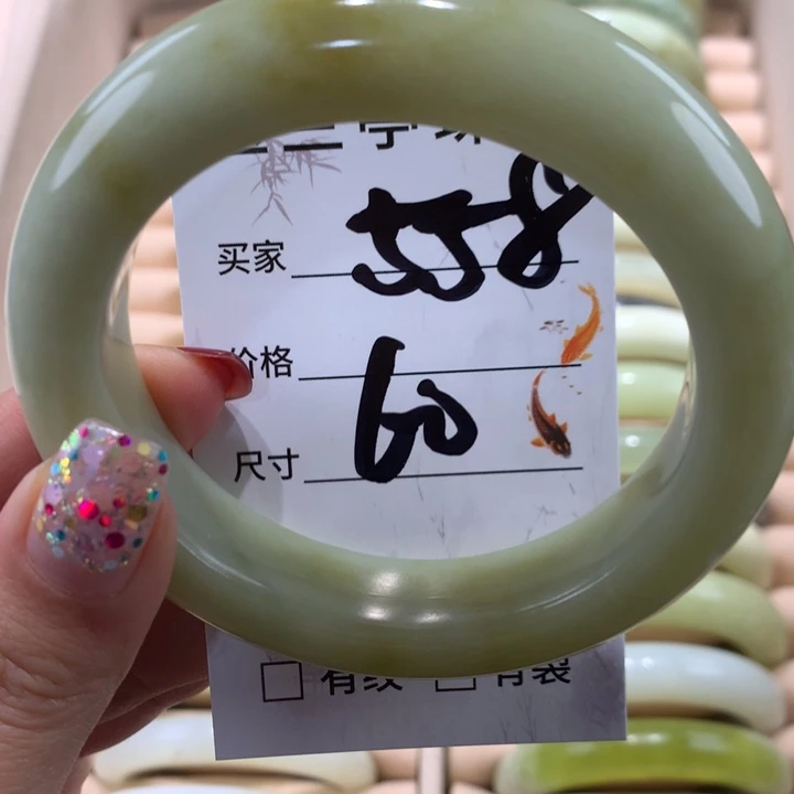 蛇纹石玉手镯未镶嵌