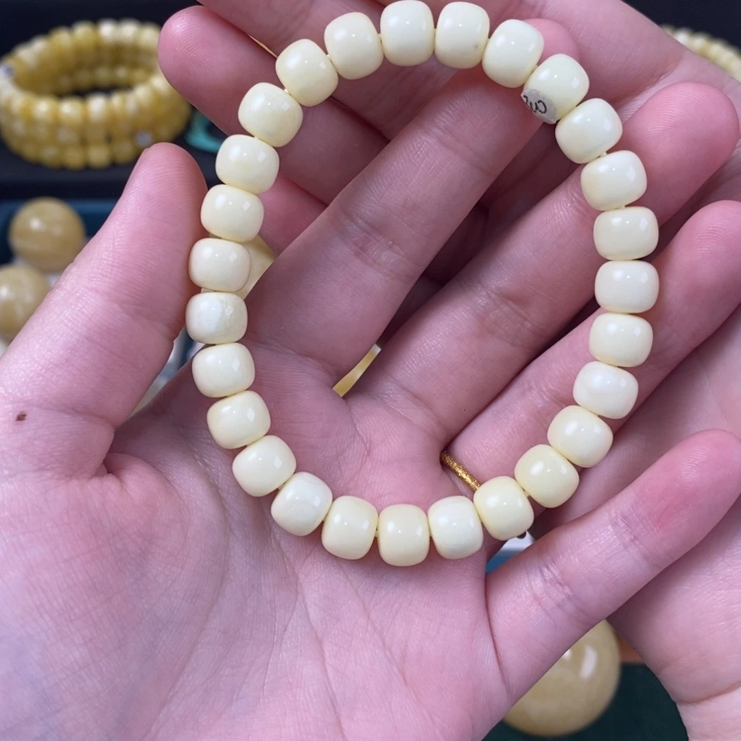 A***乐未镶嵌蜜蜡珠宝奇石