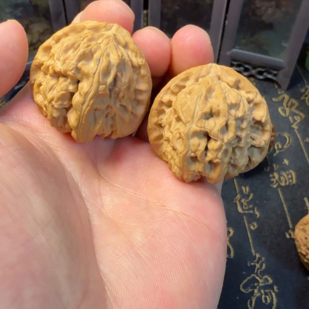 文玩核桃吊坠白狮子39