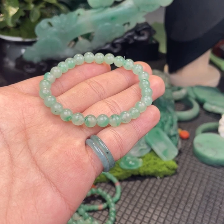 石英质玉未镶嵌颈饰