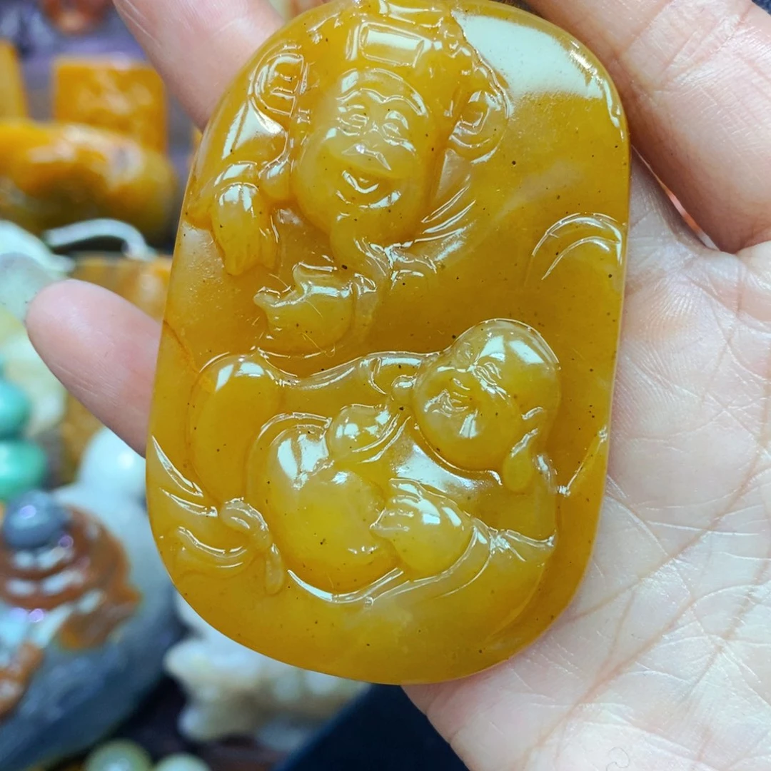 未镶嵌石英质玉（黄龙玉）颈饰