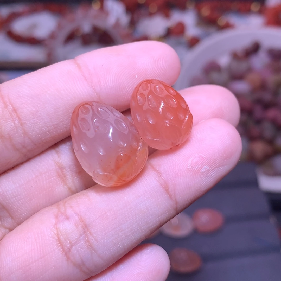 南红玛瑙未镶嵌珠宝半成品草莓2
